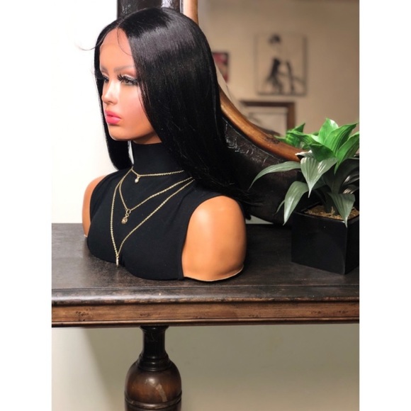 MEG | BLACK (1B) DEEP T PART BLUNT CUT BOB WITH ADJUSTABLE STRAPS AND COMB - Picture 2 of 4